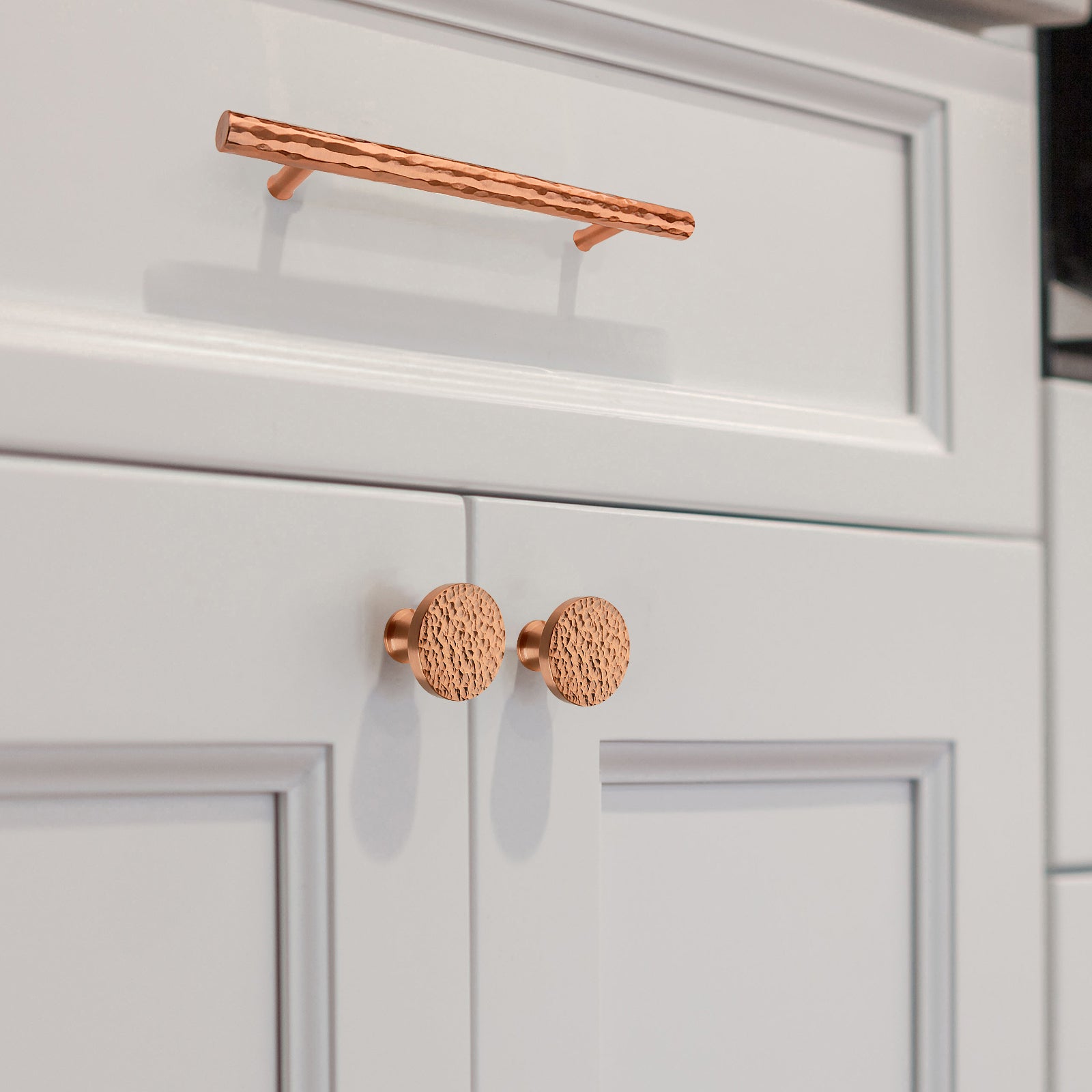 Akicon Hammered Copper Kitchen Cabinet Knobs 1-1/4 inch (32 mm) Diameter 100% Solid Brass Drawer Knob
