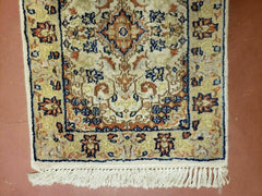 1' 8" X 2' 4" Handmade Floral Oriental Wool Rug Carpet Ivory