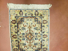 1' 8" X 2' 4" Handmade Floral Oriental Wool Rug Carpet Ivory