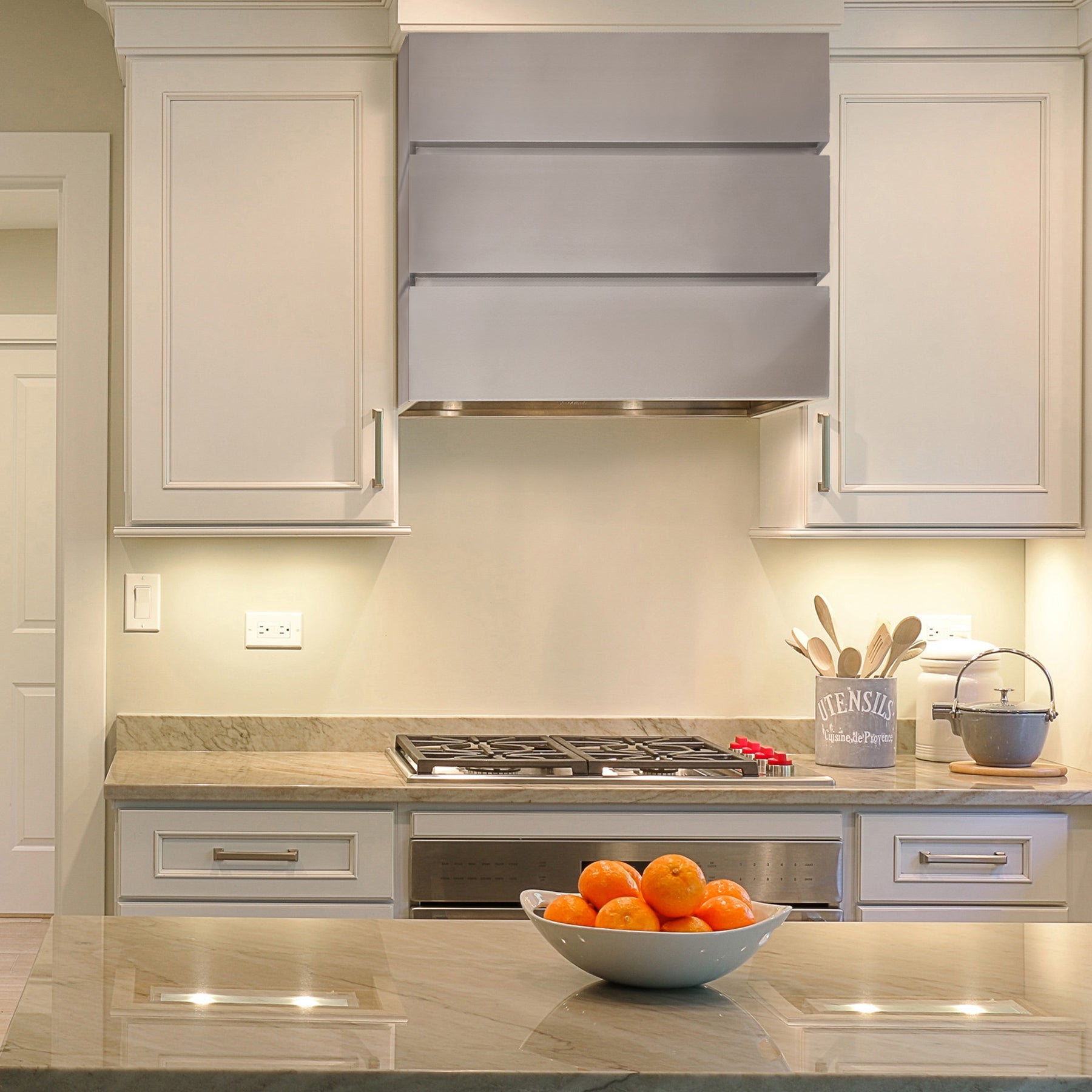 Akicon 30" Stainless Steel Wall Mount Range Hood, 3 Stacks Kitchen Hood with 600 CFM Vent Motor