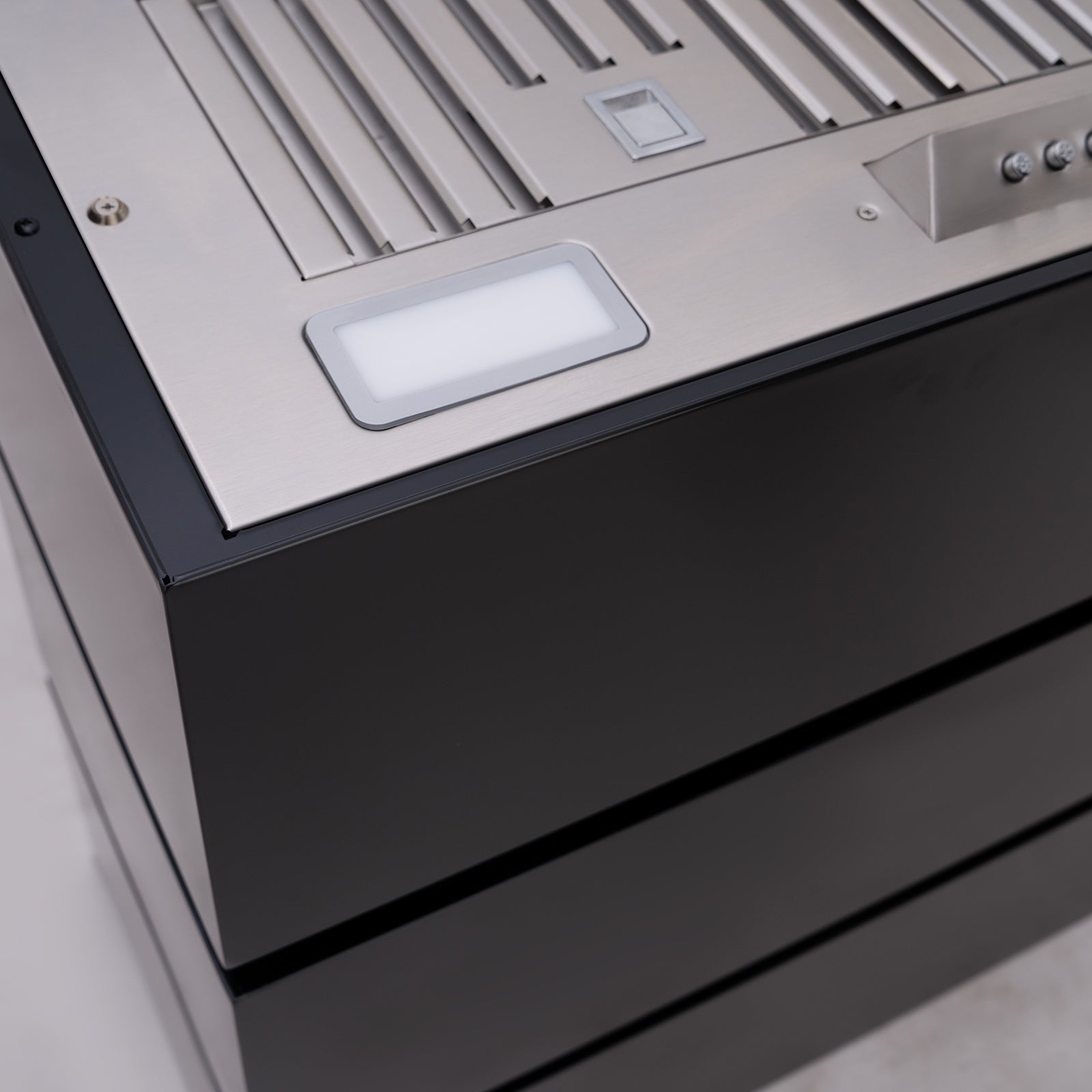 Akicon 30" Stainless Steel Wall Mount Range Hood, 3 Stacks Kitchen Hood with 600 CFM Vent Motor